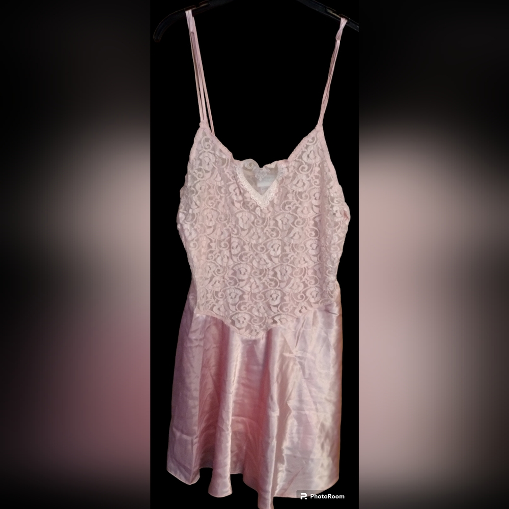 Secret Treasures Women's Size XL Silky Pink Negligee